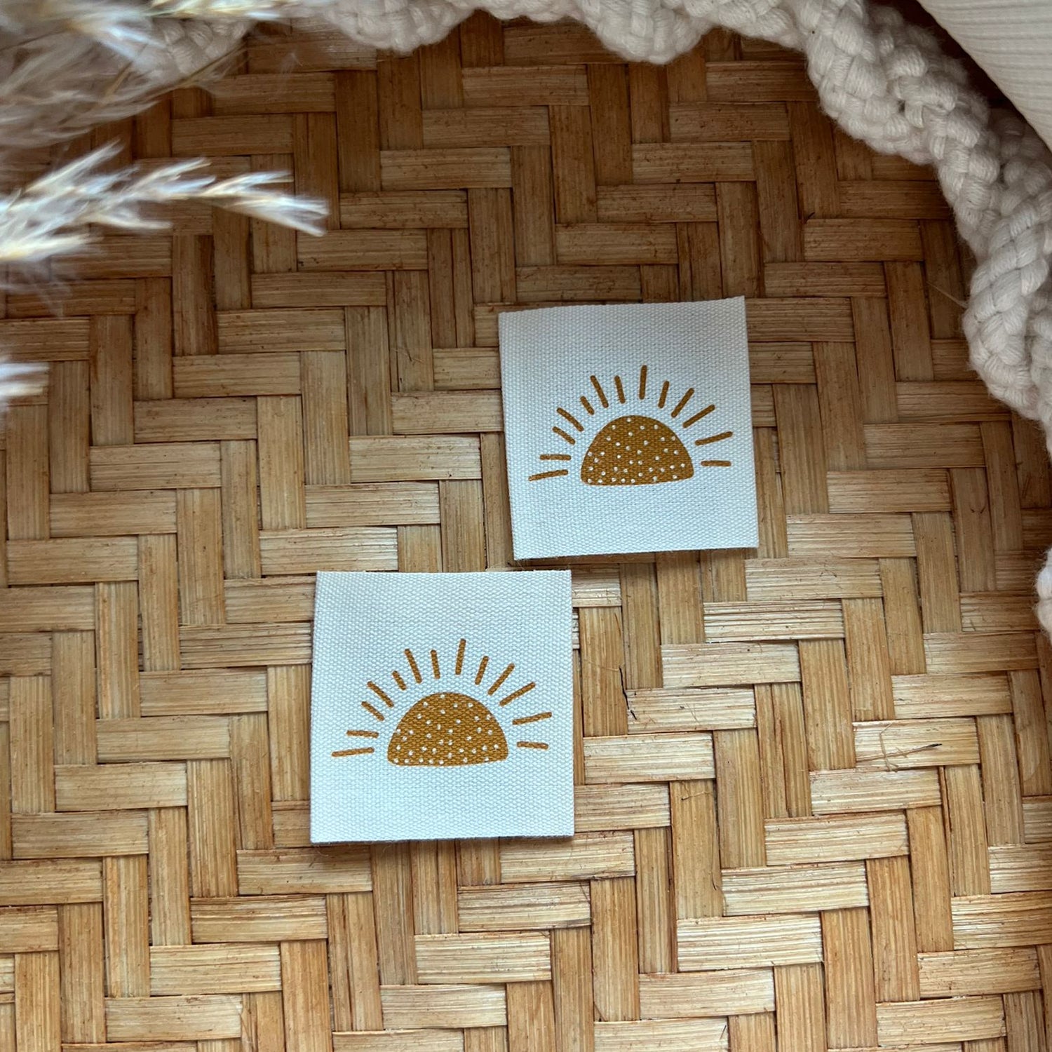 1 Set (5 Stück) Baumwolllabel Sonne viereckig Patch 4x4cm 1600-0019 12-1.1