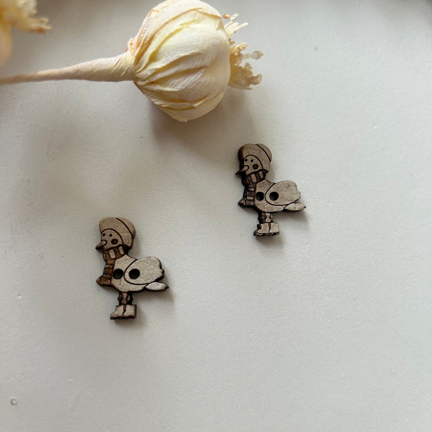 Kokosknopf shaped Möwe mit Schal KF 2000-102 15-8.1-.3