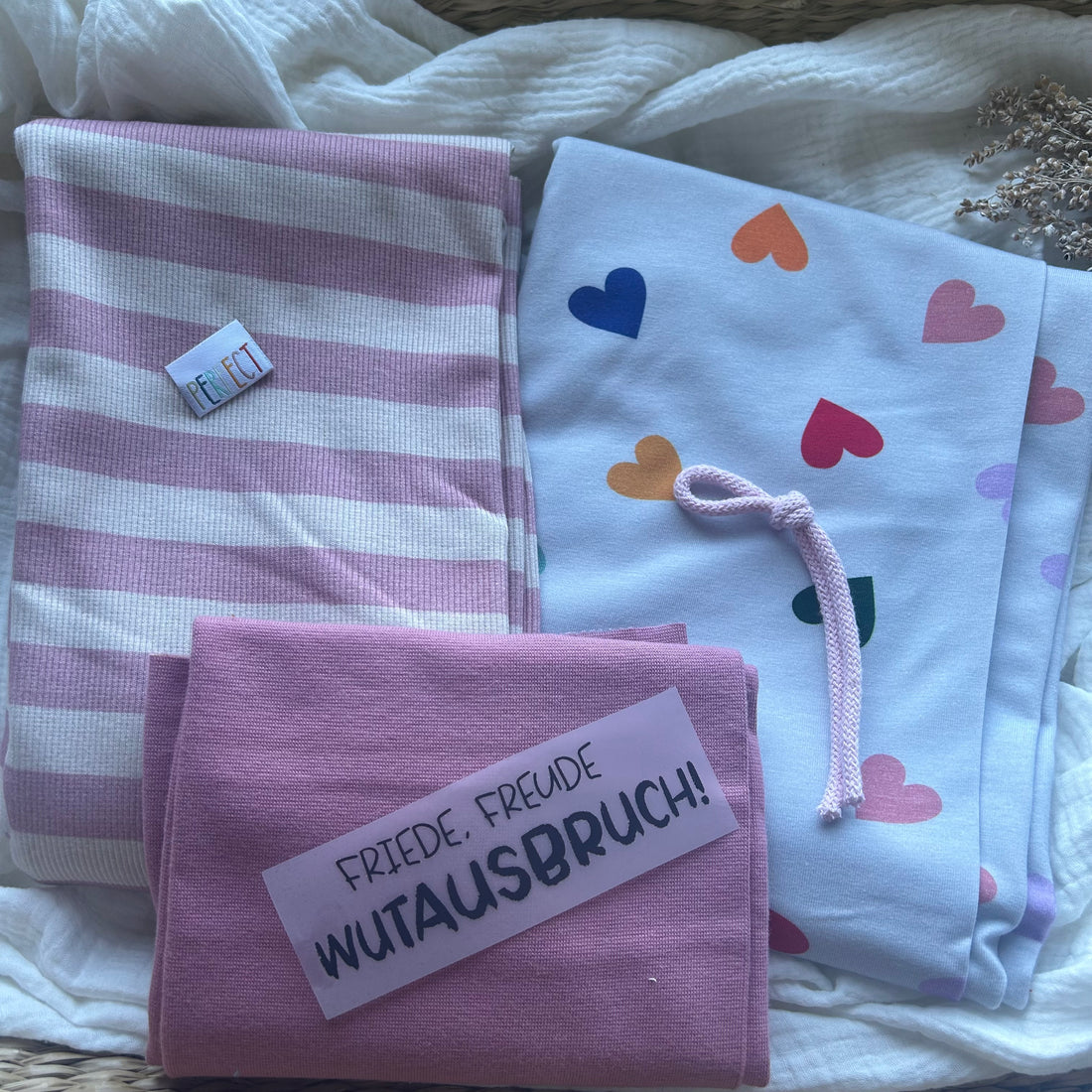 Kombipaket Goodbye 50% Herzen bunt zerstreut Jersey mit rosa