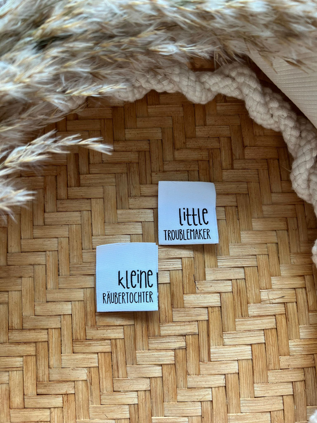 Set (5 Stück) Weblabel doppelseitig Little Troublemaker - kleine Räubertochter Breite 3cm 1500-0021 17-9.1