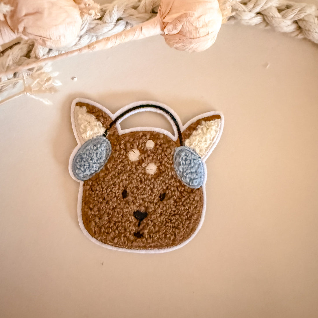 Chenillepatch Reh mit Ohrwärmern KF Breite 7cm (zum Aufbügeln) 3100-0059