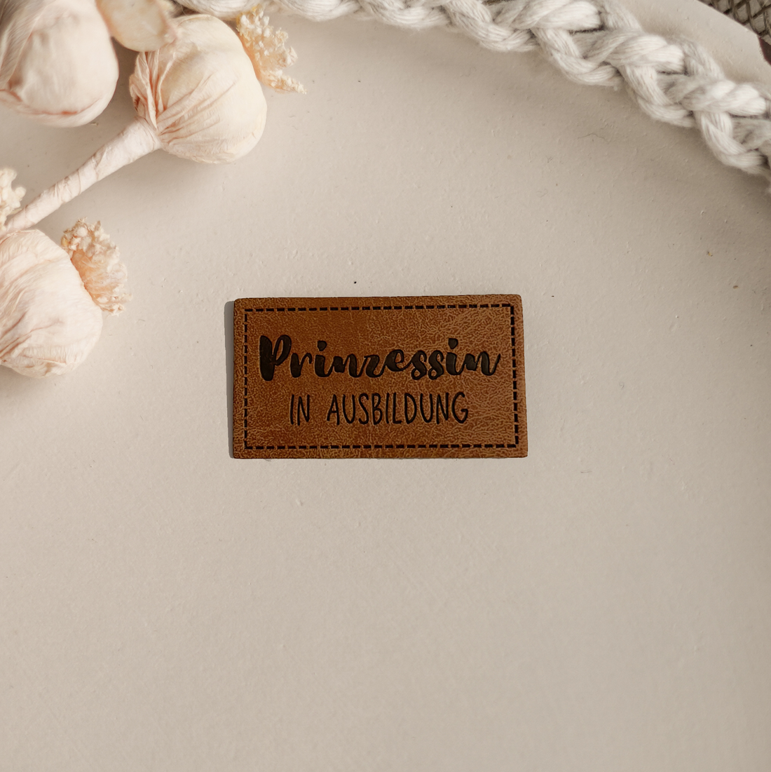 1 Kunstlederlabel Prinzessin in Ausbildung dicker 2010-0061-1 14-7.1