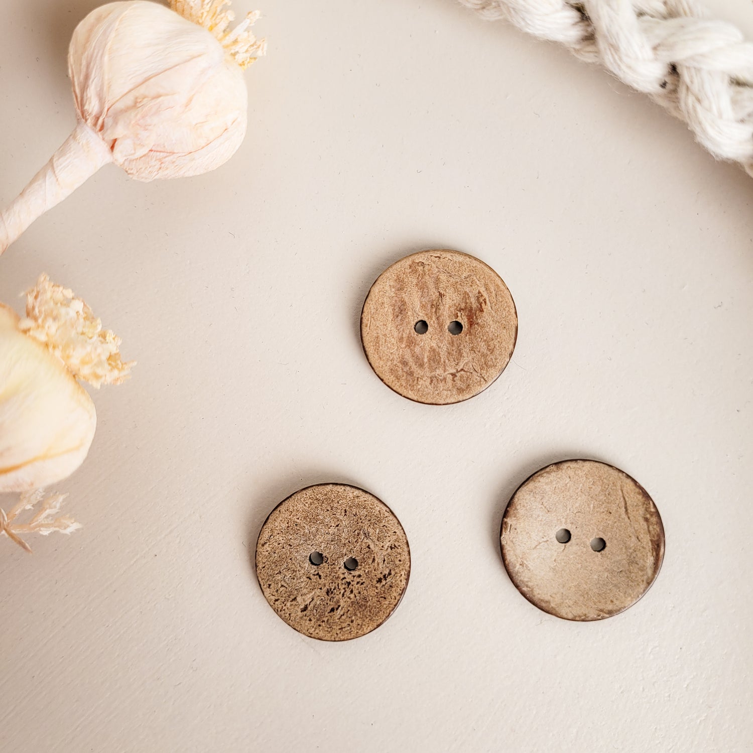 10 Kokosknöpfe natur 25mm 2 Löcher 15-1.1